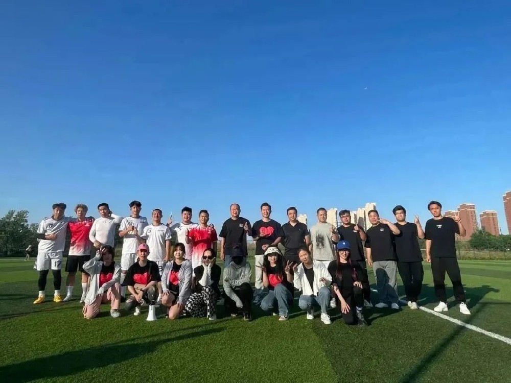 royal皇家88(集团) （天津）大数据服务有限公司参加天津市首届“设计联盟杯”足球赛第二轮小组赛